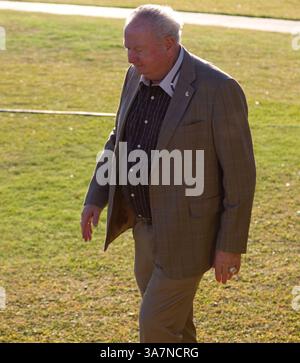 3 décembre 2012 - Parker, Texas, États-Unis d'Amérique - 2 décembre 2012 : le propriétaire du Southfork Ranch, Rex Maughan, lors de l'hommage à un mémorial pour l'acteur Larry Hagman tenu au Southfork Ranch à Parker, Texas. Southfork Ranch est le site où une grande partie de la célèbre série télévisée Dallas a été filmée. (Crédit image : © Daniel Goncalves/Cal Sport Media/ZUMAPRESS.com) Banque D'Images
