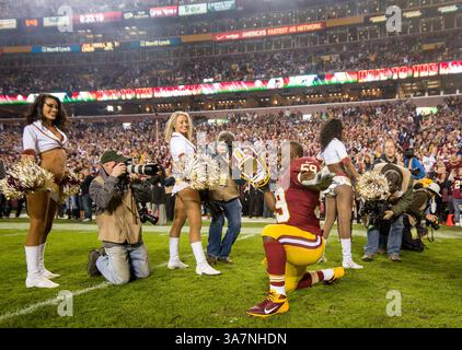 Dec. 03, 2012 - Landover, Maryland, États-Unis - le linebacker des Redskins de Washington, LONDON FLETCHER (59), est présenté avec la formation de départ avant le match de football du lundi soir à FedEx Field. (Crédit image : © Tom Rothenberg/ZUMAPRESS.com) Banque D'Images