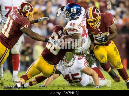 Dec. 03, 2012 - Landover, Maryland, États-Unis - le dos de course des géants de New York AHMAD BRADSHAW (44) court sur plus de 100 yards le lundi soir Football à FedEx Field. (Crédit image : © Tom Rothenberg/ZUMAPRESS.com) Banque D'Images