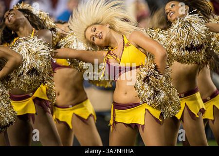 03 décembre 2012 - Landover, Maryland, États-Unis - les cheerleaders de Redskin célèbrent un score de quatrième quart-temps alors que les Redskins accueillent les Giants de New York le lundi soir au FedEx Field (crédit image : © Tom Rothenberg/ZUMAPRESS.com) Banque D'Images