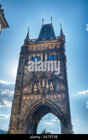 Tour de Karluv Pont Most Charles, l'un des monuments les plus emblématiques de Prague, République tchèque Banque D'Images
