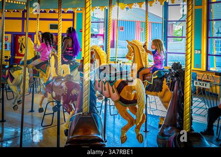 Merry Go Round, Carrousel Ride, Fort Edmonton Park, Edmonton, Alberta, Canada Banque D'Images
