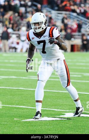 17 novembre 2012 - Chestnut Hill, Massachusetts, États-Unis - Marcus Davis (7), receveur large des Hokies Virginia Tech, lors du match de football Boston College vs Virginia Tech NCAA joué au stade Alumni, à Chestnut Hill, Massachusetts. Eric Canha/CSM(image crédit : © Eric Canha/Cal Sport Media/ZUMAPRESS.com) Banque D'Images
