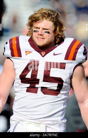 17 novembre 2012 - Chestnut Hill, Massachusetts, États-Unis - Virginia Tech Hokies Fullback Joey Phillips (45) pendant le match de football Boston College vs Virginia Tech NCAA joué au stade Alumni, à Chestnut Hill Massachusetts. Eric Canha/CSM(image crédit : © Eric Canha/Cal Sport Media/ZUMAPRESS.com) Banque D'Images