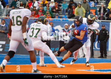 17 novembre 2012 - Boise, Idaho, États-Unis - Matt Miller (2), receveur de Boise State Wide, attrape un touchdown lors de la première mi-temps contre Colorado State. Les Broncos ont battu les Rams 42-14 (crédit image : © Stanley Brewster /ZUMAPRESS.com) Banque D'Images