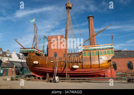 La réplique Matthew en cours de maintenance au port de Bristol au Royaume-Uni Banque D'Images