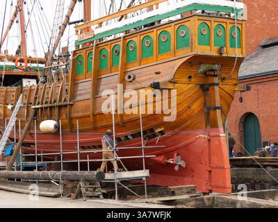 La réplique Matthew en cours de maintenance au port de Bristol au Royaume-Uni Banque D'Images