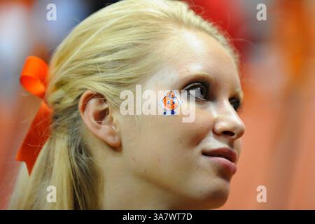 19 octobre 2012 - Syracuse, New York, U. S - 19 octobre 2012 : Syracuse Orange Cheerleader se joue au deuxième quart-temps contre les Huskies du Connecticut au Carrier Dome de Syracuse, New York. (Crédit image : © Rich Barnes/Cal Sport Media/ZUMAPRESS.com) Banque D'Images