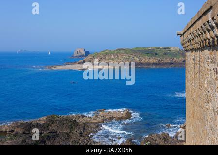 Fort (1689-1707) sur l'île à marée petit Bé à Saint-Malo (Ille-et-Vilaine) en Bretagne, France Banque D'Images
