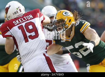 4 novembre 2012 - Green Bay, WI, États-Unis - Green Bay Packers Clay Matthews fait pression sur le quarterback John Skelton des Arizona Cardinals au troisième quart-temps de leur match le dimanche 4 novembre 2012 au lambeau Field à Green Bay, Wisconsin. Les Packers de Green Bay battent les Cardinals de l'Arizona 31-17. (Crédit image : © Mark Hoffman/MCT/ZUMAPRESS.com) Banque D'Images