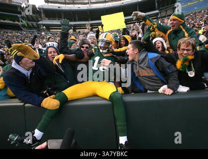 4 novembre 2012 - Green Bay, WI, États-Unis - les Packers de Green Bay Randall Cobb célèbrent sa prise de touchdown pendant le deuxième quart de leur match le dimanche 4 novembre 2012 au lambeau Field à Green Bay, Wisconsin. Les Packers de Green Bay battent les Cardinals de l'Arizona 31-17. (Crédit image : © Mark Hoffman/MCT/ZUMAPRESS.com) Banque D'Images