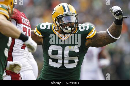 4 novembre 2012 - Green Bay, WI, États-Unis - Green Bay Packers Mike Neal réagit après avoir limogé le quarterback John Skelton des Arizona Cardinals au cours du premier quart de leur match le dimanche 4 novembre 2012 au lambeau Field à Green Bay, Wisconsin. Les Packers de Green Bay battent les Cardinals de l'Arizona 31-17. (Crédit image : © Mark Hoffman/MCT/ZUMAPRESS.com) Banque D'Images