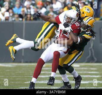 4 novembre 2012 - Green Bay, WI, États-Unis - Morgan Burnett et Davon House des Packers de Green Bay font tomber Michael Floyd, receveur des Arizona Cardinals, au deuxième quart de leur match le dimanche 4 novembre 2012 au lambeau Field à Green Bay, Wisconsin. Les Packers de Green Bay battent les Cardinals de l'Arizona 31-17. (Crédit image : © John Klein/MCT/ZUMAPRESS.com) Banque D'Images