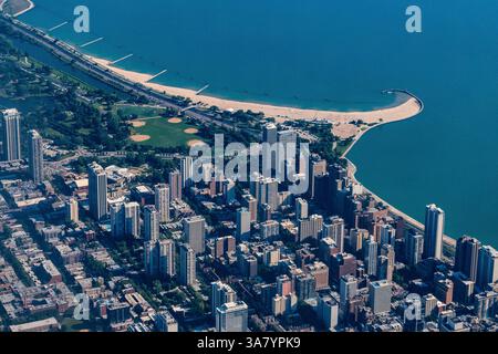 Chicago, Illinois - vue aérienne du quartier Gold Coast de Chicago près de Lincoln Park, North Avenue Beach et du lac Michigan Banque D'Images