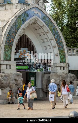 Budapest, Hongrie - 18 juin 2023 : entrée au zoo Banque D'Images
