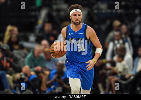 Orlando, Floride, États-Unis, 27 mars 2025, le garde des Dallas Mavericks, Klay Thompson #31, se précipite en première mi-temps au Kia Center. (Crédit photo : Marty Jean-Louis/Alamy Live News Banque D'Images