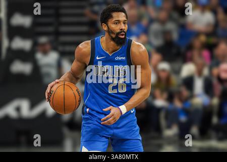 Orlando, Floride, États-Unis, 27 mars 2025, Dallas Mavericks garde Spencer Dinwiddie #26 au Kia Center. (Crédit photo : Marty Jean-Louis/Alamy Live News Banque D'Images