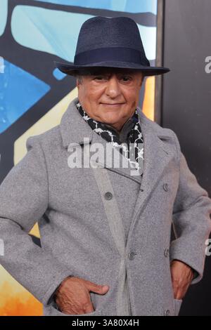 Deep Roy assiste à la première saison de la série originale de HBO 'The Righteous Gemstones' au Paramount Theatre le 5 mars 2025 à Los Angeles, CA Banque D'Images
