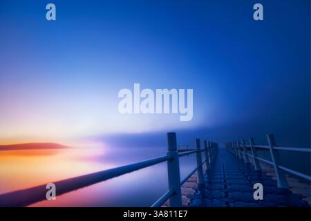 Coucher de soleil sur la jetée Banque D'Images