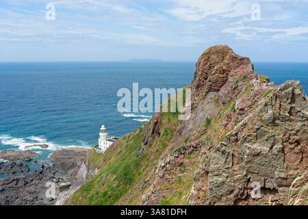 Le phare de Hartland point dans le Devon en Angleterre marque la limite ouest du côté anglais du canal de Bristol avec l'océan Atlantique qui continue jusqu'à la fin de la période Banque D'Images