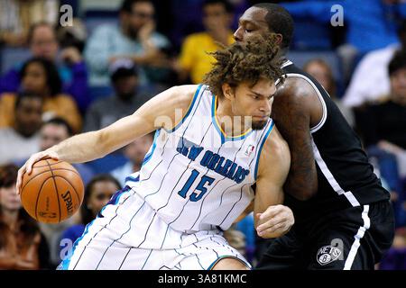 26 février 2013 - Nouvelle-Orléans, Louisiane, États-Unis d'Amérique - 26 février 2013 : le centre des Hornets de la Nouvelle-Orléans Robin Lopez (15 ans) se dirige vers le panier lors du match de basket-ball NBA entre les Hornets de la Nouvelle-Orléans et les nets de Brooklyn à la New Orleans Arena de LA Nouvelle-Orléans, LOUISIANE. (Crédit image : © Jonathan Bachman/Cal Sport Media/ZUMAPRESS.com) Banque D'Images