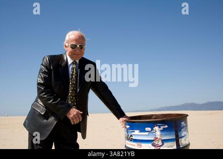 22 janvier 2009 - Santa Monica, Californie, États-Unis - BUZZ ALDRIN (né EDWIN EUGENE ALDRIN, Jr.) C'est un ingénieur, aviateur et astronaute américain qui a été le pilote du module lunaire sur Apollo 11, le premier atterrissage lunaire, et la deuxième personne à poser le pied sur la Lune. Le 20 juillet 1969, Armstrong et Aldrin sont devenus les premiers humains à atterrir sur la Lune, tandis que Collins orbite au-dessus. PHOTO de Buzz Aldrin. (Crédit image : © Tom Atwood/ZUMA Press) Banque D'Images