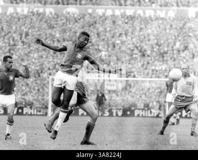 FOOTBALL SPORT MONDIAL n°19 SPÉCIAL COUPE DU MONDE 1958 SUÈDE KOPA