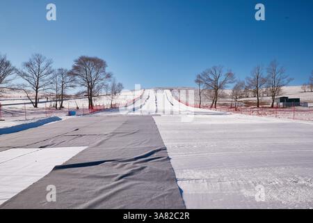 Station de ski supérieure avec filet de sécurité rouge Banque D'Images
