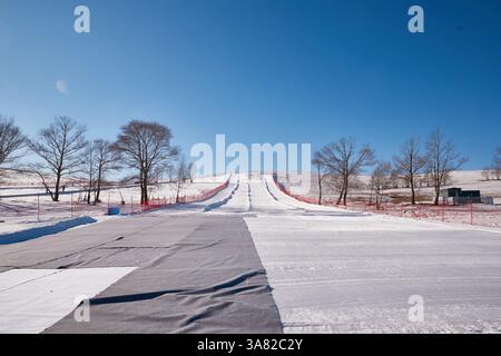 Station de ski supérieure avec filet de sécurité rouge Banque D'Images