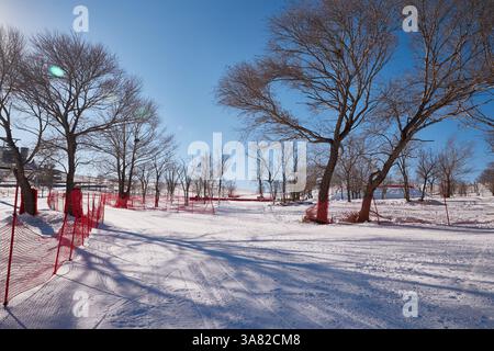 Station de ski supérieure avec filet de sécurité rouge Banque D'Images