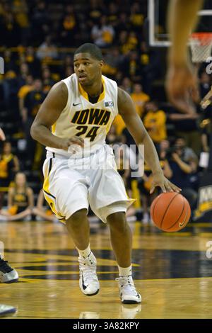 9 février 2013 - Iowa City, IA, États-Unis - 9 février 2013 : Pat Ingram (24 ans) de l'Iowa vu lors du match de basket-ball Big 10 entre Northwestern et l'Université de l'Iowa à Carver Hawkeye Arena à Iowa City. L'Iowa a gagné 71-57.(image crédit : © Keith Gillett/Cal Sport Media/ZUMAPRESS.com) Banque D'Images