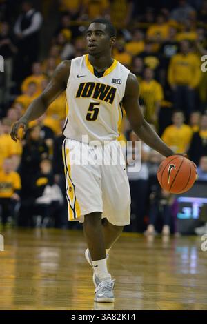 9 février 2013 - Iowa City, IA, États-Unis - 9 février 2013 : Anthony Clemmons (5 ans) de l'Iowa vu lors du match de basket-ball Big 10 entre Northwestern et l'Université de l'Iowa au Carver Hawkeye Arena à Iowa City. L'Iowa a gagné 71-57.(image crédit : © Keith Gillett/Cal Sport Media/ZUMAPRESS.com) Banque D'Images