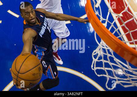9 février 2013 : le meneur Kemba Walker (15 ans) des Bobcats de Charlotte monte pour le tir lors du match NBA entre les Bobcats de Charlotte et les 76ers de Philadelphie au Wells Fargo Center à Philadelphie, en Pennsylvanie. Les 76ers de Philadelphie ont battu les Bobcats de Charlotte, 87-76.(image crédit : © Chris Szagola/Cal Sport Media/ZUMAPRESS.com) Banque D'Images