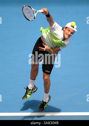 17 janvier 2013 - Melbourne, Victoria, Australie - Joao Sousa (POR) en action lors de son match contre le quatrième jour de l'Open d'Australie au Hisense Arena, Melbourne, Australie. (Crédit image : © Theo Karanikos/ZUMAPRESS.com) Banque D'Images