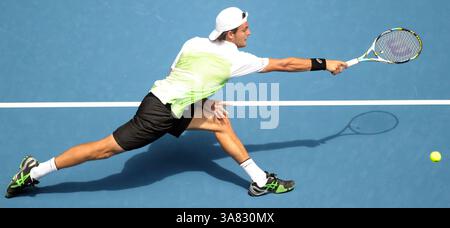 17 janvier 2013 - Melbourne, Victoria, Australie - Joao Sousa (POR) en action lors de son match contre le quatrième jour de l'Open d'Australie au Hisense Arena, Melbourne, Australie. (Crédit image : © Theo Karanikos/ZUMAPRESS.com) Banque D'Images