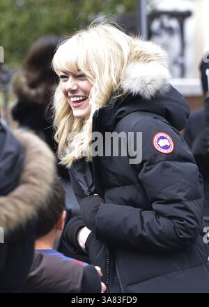 12 mars 2013 - New York City, NY, États-Unis - Emma Stone était sur le tournage de 'The Amazing Spiderman 2' le 11 mars 2013 à New York City (crédit image : © Curtis Means/Ace Pictures/ZUMAPRESS.com) Banque D'Images