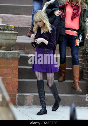 12 mars 2013 - New York City, NY, États-Unis - Emma Stone était sur le tournage de 'The Amazing Spiderman 2' le 11 mars 2013 à New York City (crédit image : © Curtis Means/Ace Pictures/ZUMAPRESS.com) Banque D'Images