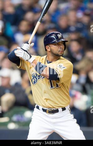 21 avril 2013 - Milwaukee, Wisconsin, États-Unis d'Amérique - 21 avril 2013 : Milwaukee premier joueur de base Alex Gonzalez #11 jusqu'à la batte pendant l'action de jeu. Les Brewers ont battu les Cubs 4-2 à Miller Park à Milwaukee, WISCONSIN. John Fisher/CSM (crédit image : © John Fisher/Cal Sport Media/ZUMAPRESS.com) Banque D'Images