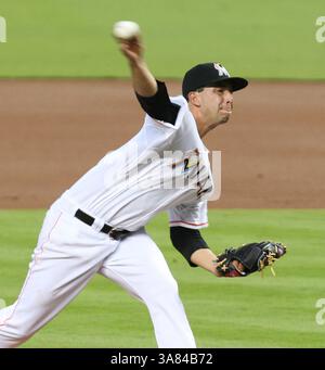 10 avril 2013 - Miami, FL, USA - Miami Marlins Alex Sanabia lance contre les Atlanta Braves au Marlins Park à Miami, Floride, le mercredi lundi 10 avril, 2013. (crédit image : © Hector Gabino/MCT/ZUMAPRESS.com) Banque D'Images