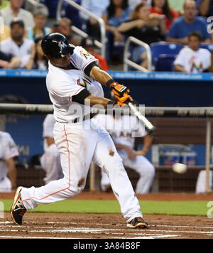 10 avril 2013 - Miami, FL, États-Unis - Donovan Solano des Miami Marlins contre les Atlanta Braves au Marlins Park à Miami, Floride, le mercredi lundi 10 avril, 2013. (crédit image : © Hector Gabino/MCT/ZUMAPRESS.com) Banque D'Images