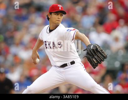 16 mai 2013 - Arlington, TX, États-Unis - Yu Darvish, débutant des Texas Rangers, lance la première manche contre les Tigers de Detroit à Arlington, Texas, le jeudi 16 mai 2013. (Crédit image : © Ron Jenkins/MCT/ZUMAPRESS.com) Banque D'Images