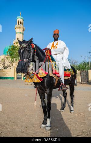 Homme sur son cheval, Grande Mosquée de Kano, Kano, Nigeria Banque D'Images