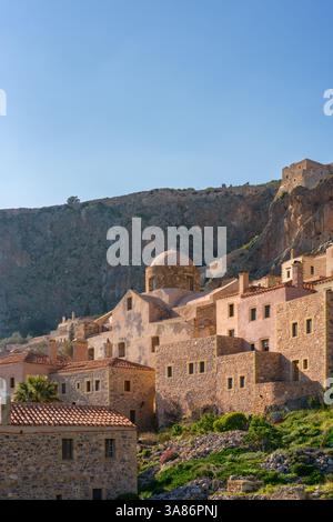 Maisons historiques en pierre dans la montagne, Monemvasia, Laconie, Grèce Banque D'Images