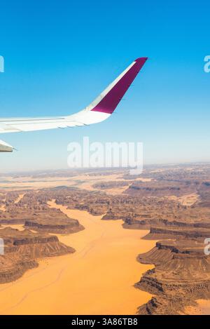 Vue aérienne depuis un avion du désert dans la région d'Alula, province de Médine, Arabie Saoudite Banque D'Images