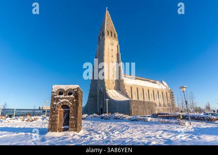 Vue de l'église Hallgrimskirkja dans le centre-ville de Reykjavik en hiver, Reykjavik, Islande Banque D'Images