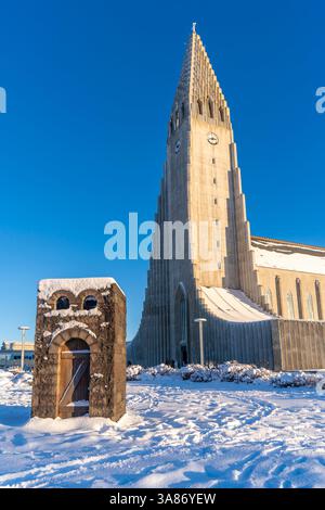 Vue de l'église Hallgrimskirkja dans le centre-ville de Reykjavik en hiver, Reykjavik, Islande Banque D'Images
