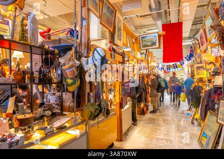 Vue de l'intérieur du Kolaportid (fleamarket), Reykjavik, Islande Banque D'Images