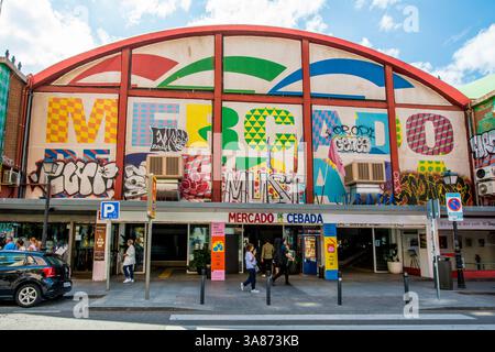 Mercado de la Cebada dans le quartier de la Latina, Madrid, Espagne, Europe Banque D'Images