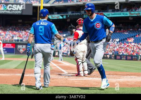 27 août 2017 : Kris Bryant (17 ans), troisième joueur des Chicago Cubs, célèbre sa course avec Javier Baez (9 ans) lors du match MLB entre les Chicago Cubs et les Philadelphia Phillies au Citizens Bank Park à Philadelphie, en Pennsylvanie. Christopher Szagola/CSM(image de crédit : &copy ; Chris Szagola/CSM via ZUMA Wire) Banque D'Images