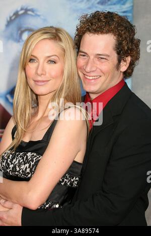 29 octobre 2006 - Hollywood, CALIFORNIE, États-Unis - 29 octobre 2006 - Hollywood, Californie. Elizabeth Mitchell et son mari Chris Soldevilla. Los Angeles première de ''The Santa clause 3 : The Escape clause'' au El Capitan Theatre. Crédit photo : Byron Purvis/AdMedia (crédit image : © Byron Purvis/AdMedia via ZUMA Wire) Banque D'Images